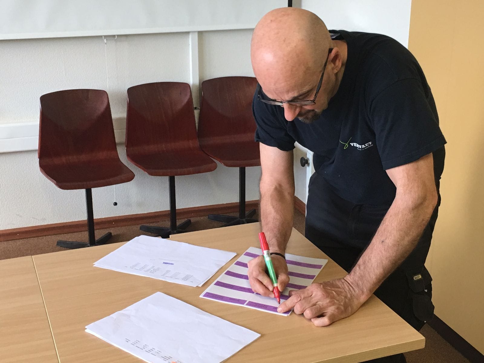 Schoolmeubilair verhuizen en distribueren door Vervaet Verhuis