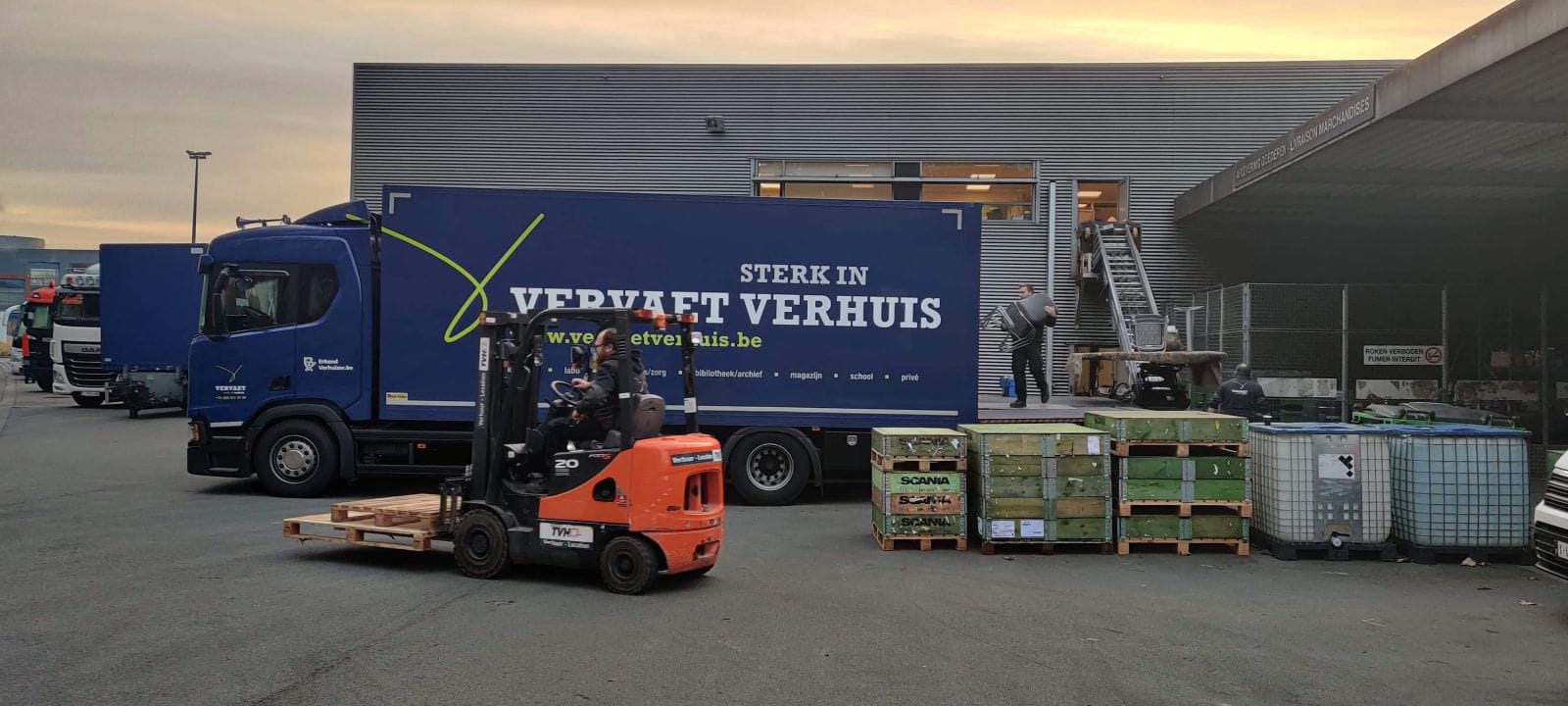 Magazijn verhuizen met verhuiswagen van Vervaet Verhuis